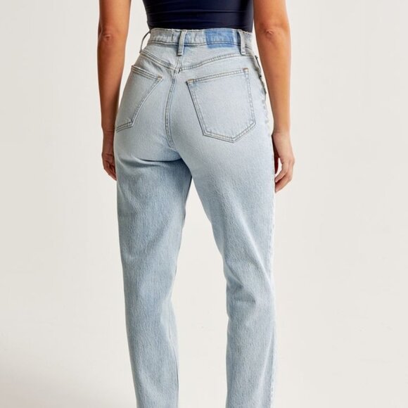 Abercrombie & Fitch Women's The '80's Mom High Rise Curve Love Jeans in Blue - Picture 2 of 8
